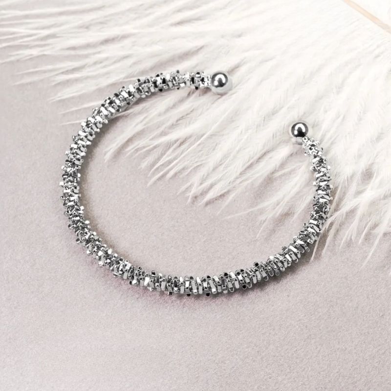 Bracelet Vellara À Enfiler Ajustable Avec Ouverture Flexible Et Revêtement Hypoallergénique Finitions Artisanales