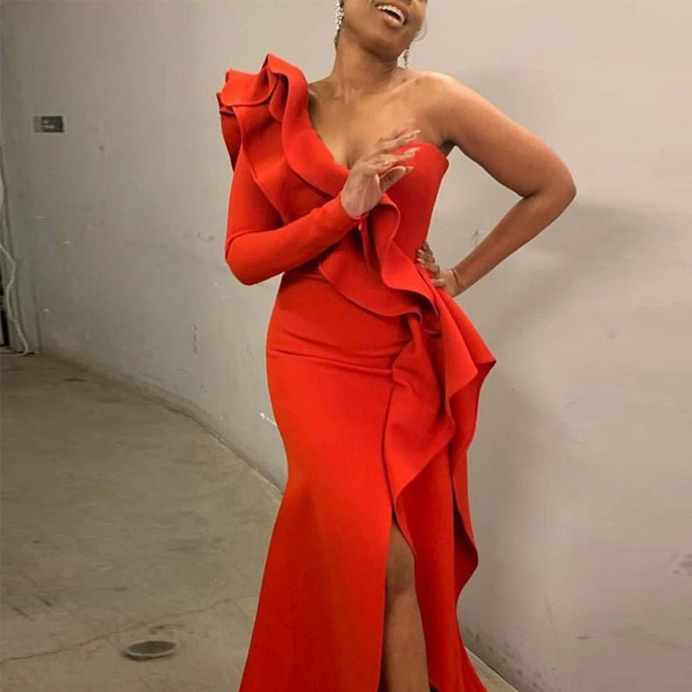 Elegantes, asymmetrisches Abendkleid von Fudus