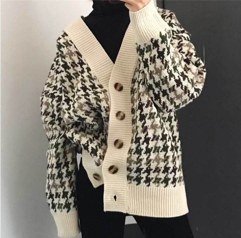 Damen Strickjacke mit modernen Zopfmuster und Holzknöpfen Amawinc