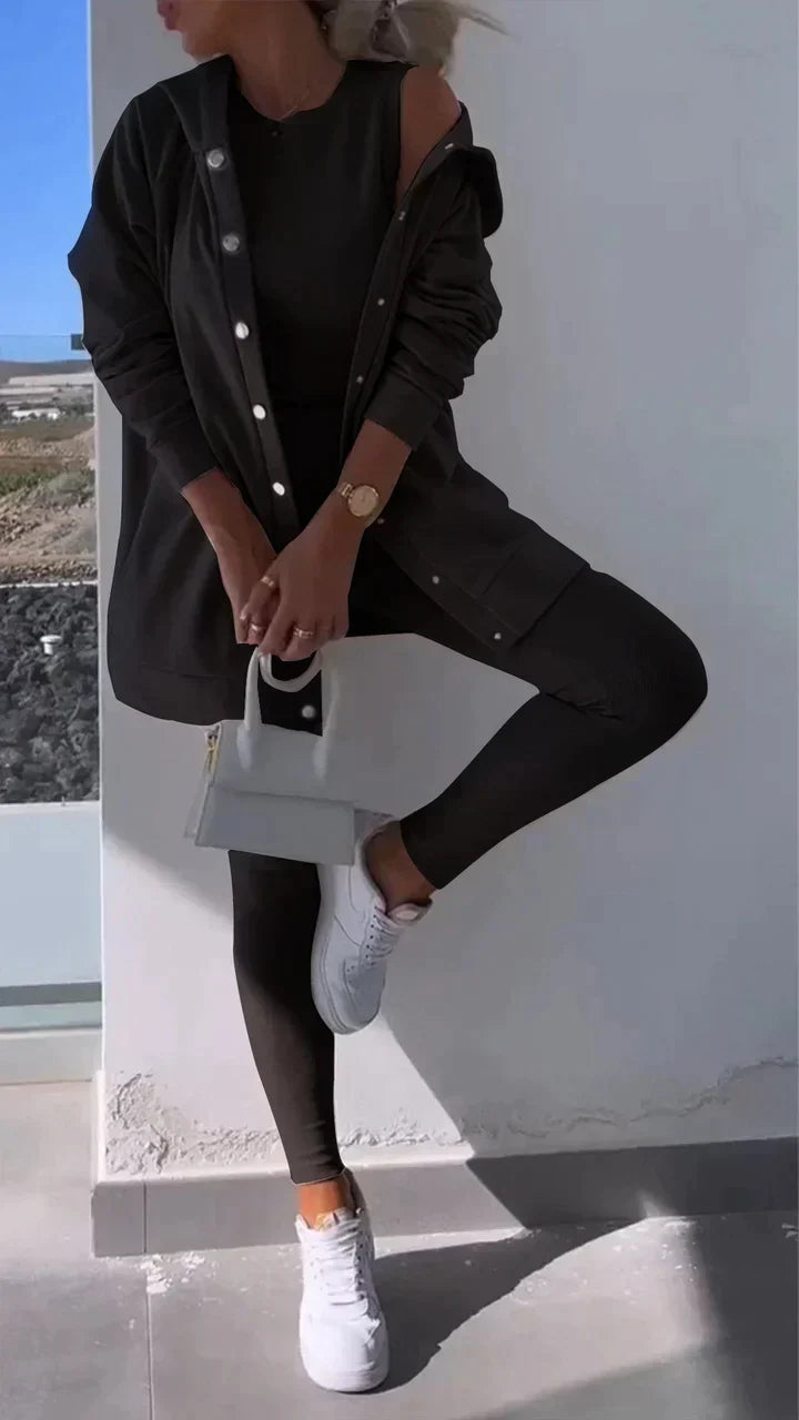 Alicia: Dreiteiliges Strick-Set mit Kapuzenjacke, Top und Hose