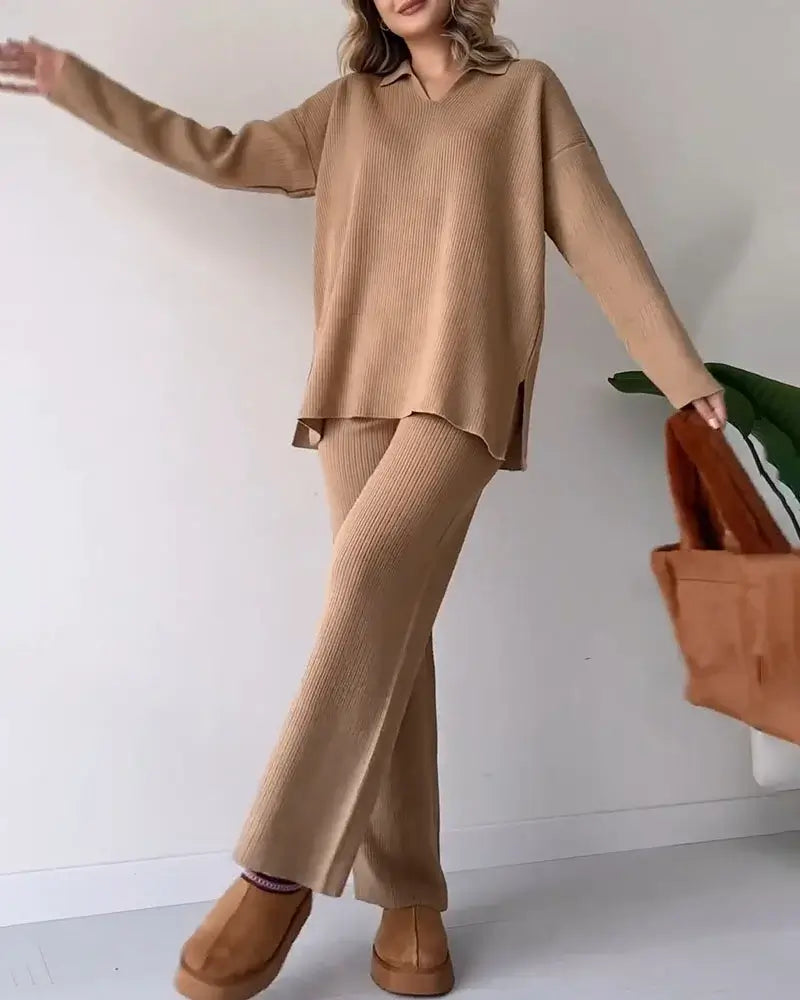 Zweigeteiltes Strickset mit V-Ausschnitt von Ela