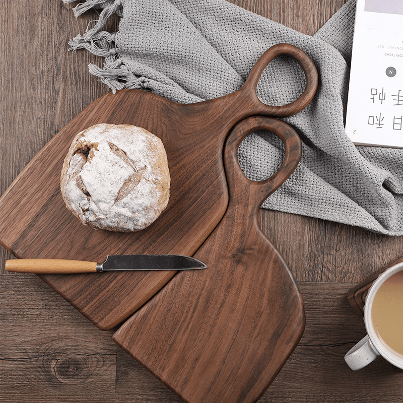 Planche À Découper En Noyer Avec Poignée Arrondie Pour Cuisine Élégante Et Pratique