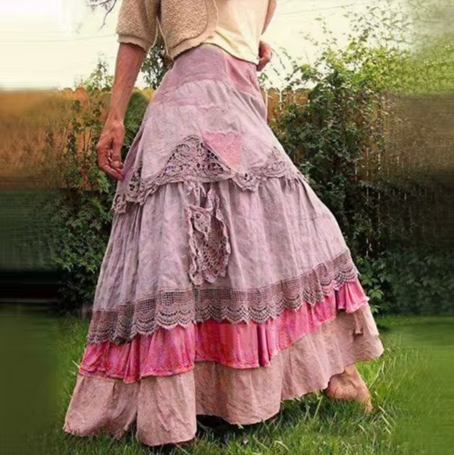 Fudus langer, überlagerter Rock im Boho-Stil