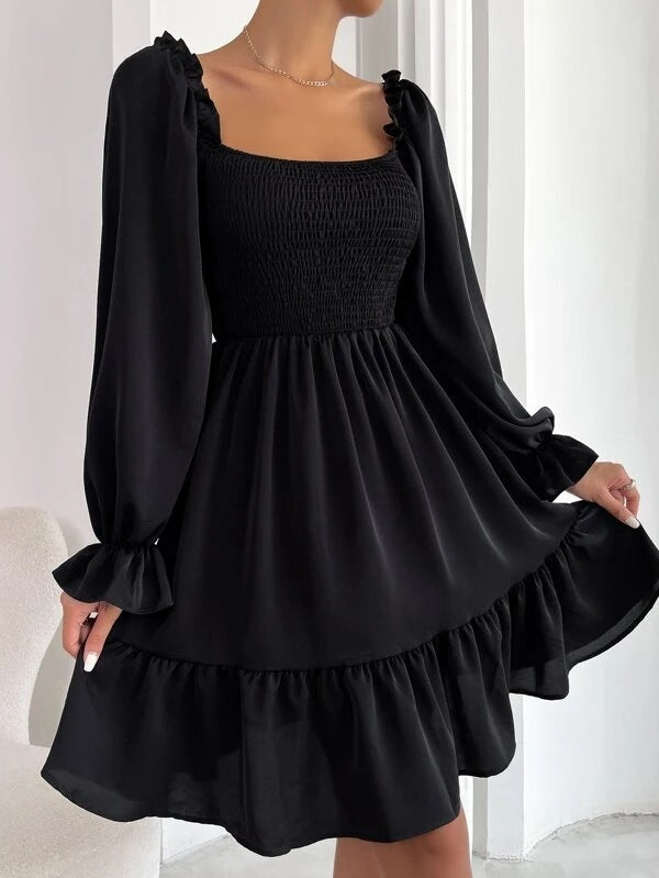Fließendes Langarm-Kleid von Fudus mit quadratischem Ausschnitt und Rüschen