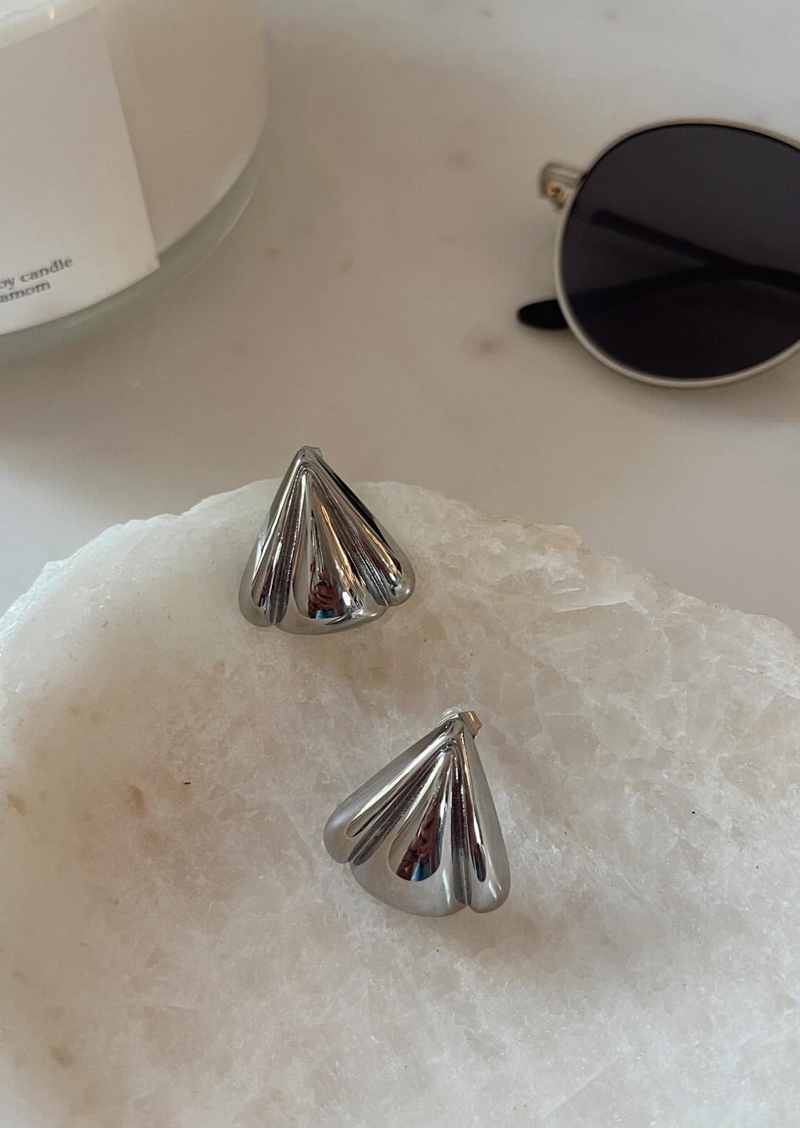 Dreieckige Kuppel-Ohrringe von Bonafita