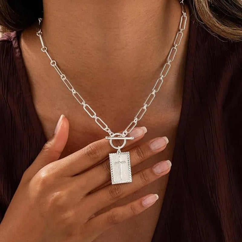 Collier Pendentif Croix Avec Chaîne Maille Paperclip Lourde Pour Une Présence Inébranlable