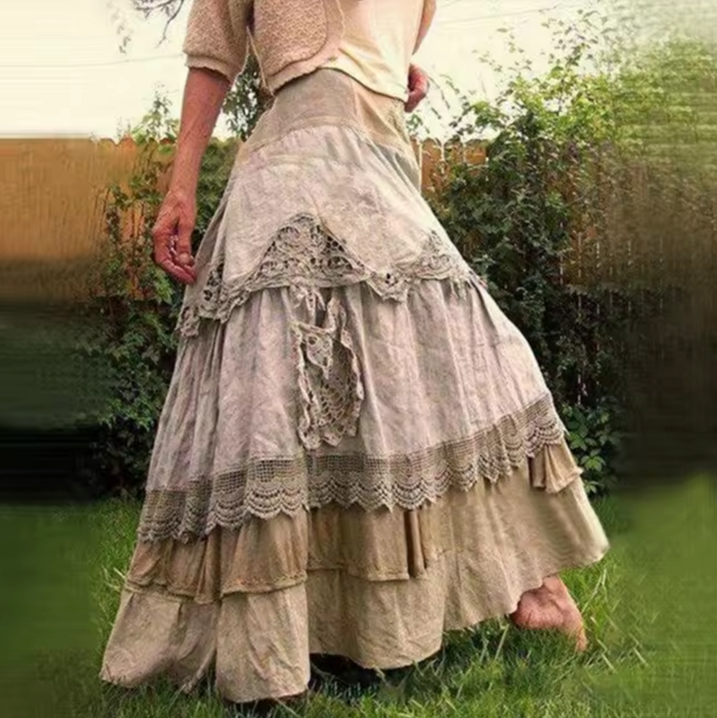 Fudus langer, überlagerter Rock im Boho-Stil