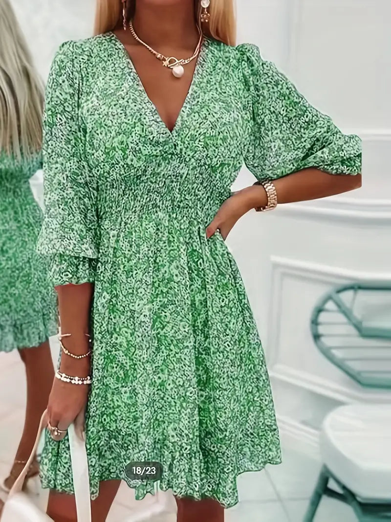 Davina Kleid mit geraffter Taille, Blumendruck und Frühlingsblüten