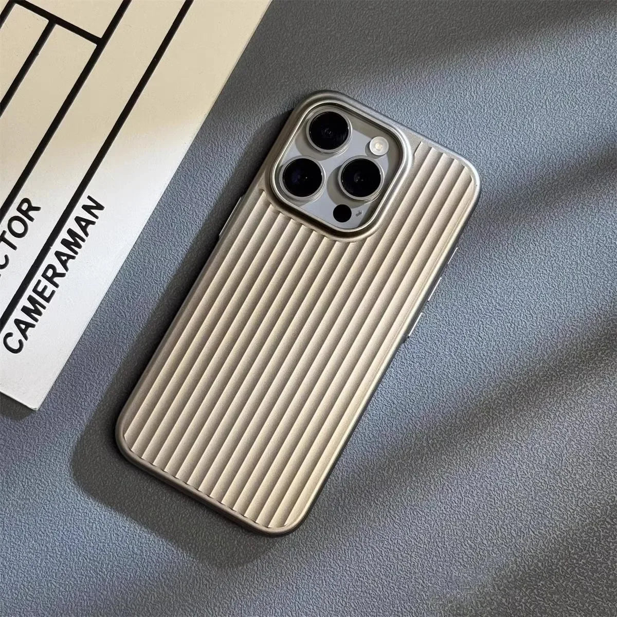 Coque Téléphone Métallisée à Rainures Amawinc Défense Minimaliste et Adhérence Supérieure