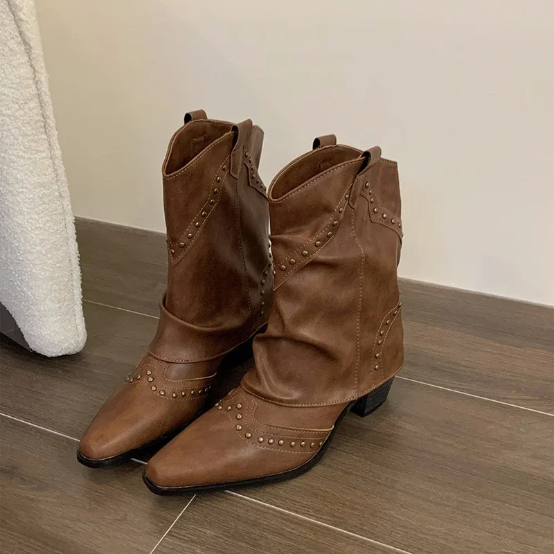 Damen Western-Stiefeletten Alisa: Edle Knöchelhöhe, spitz zulaufend, mit Nieten