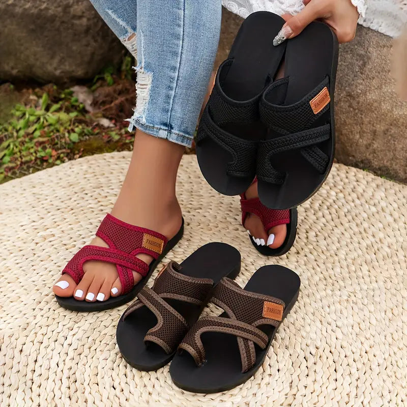 AirSlip: Hohlgeformte Mesh-Sandalen zum Gleiten