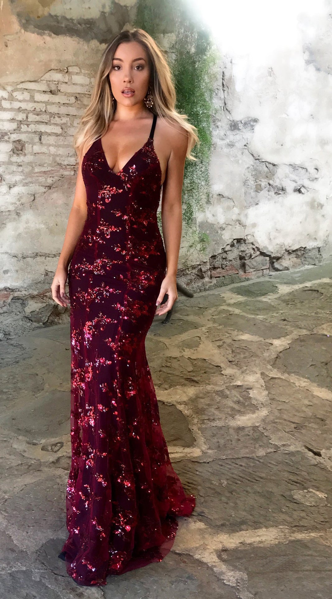 Damen Glamouröses Abendkleid mit filigraner Paillettenverzierung und elegantem Rückenschnitt Amawinc