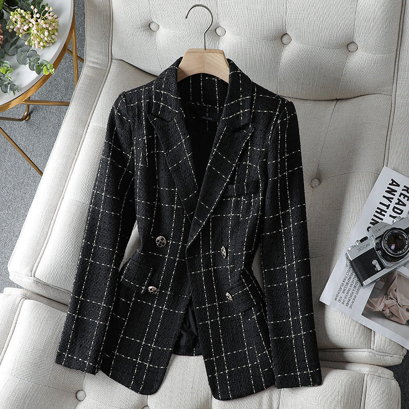 Amira Veste Blazer Texturée À Carreaux Avec Boutonnage Double Doré Pour Élégance Discrète