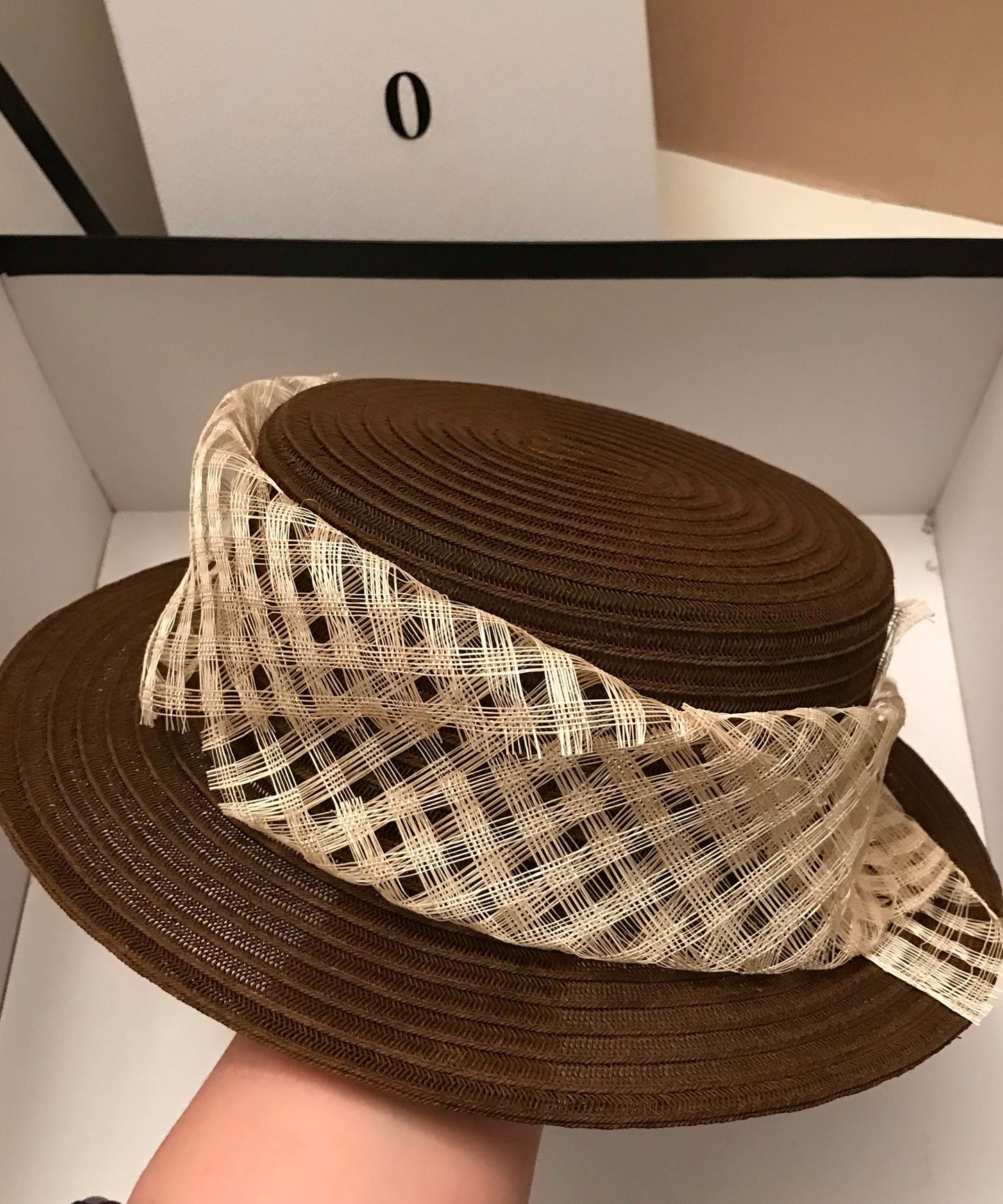 Magnifique chapeau cloche en paille tissée marron polyvalent pour les fêtes - Amawinc