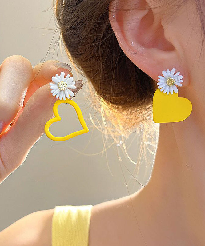 Magnifiques boucles d'oreilles à tige asymétriques en alliage jaune émaillé cuit motif floral - Amawinc