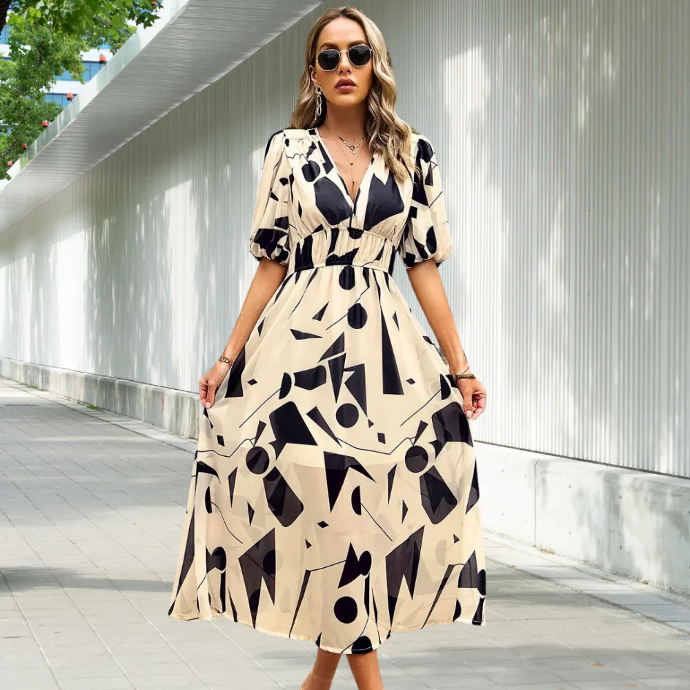 Leichtes Sommerkleid Bettina mit Blumenmuster für warme Tage