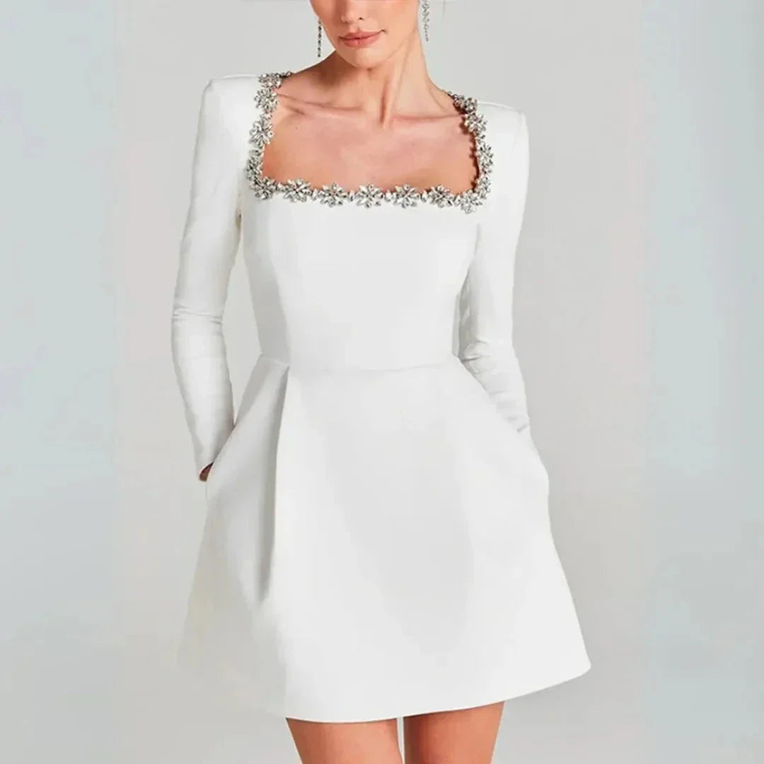 Robe Courte Velours Col Carré Blakely Waylynn Pour Soirée Élégante Et Raffinée Luxueuse