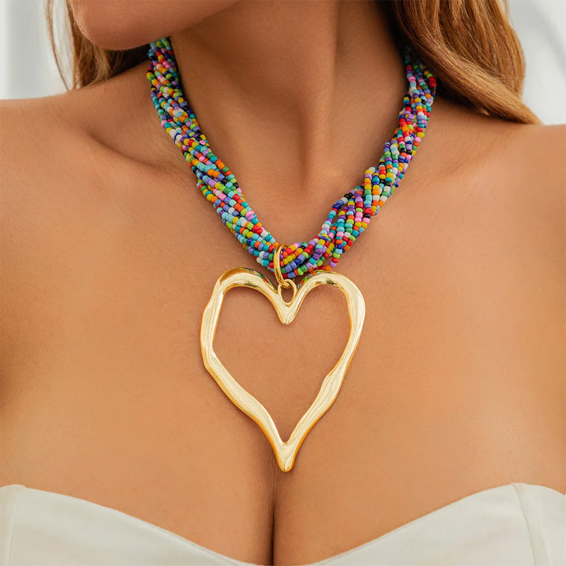 Collier Cœur Bohème Oversize Pendentif Cœur Doré Mat Avec Cordons Tressés En Tissu Artisanal