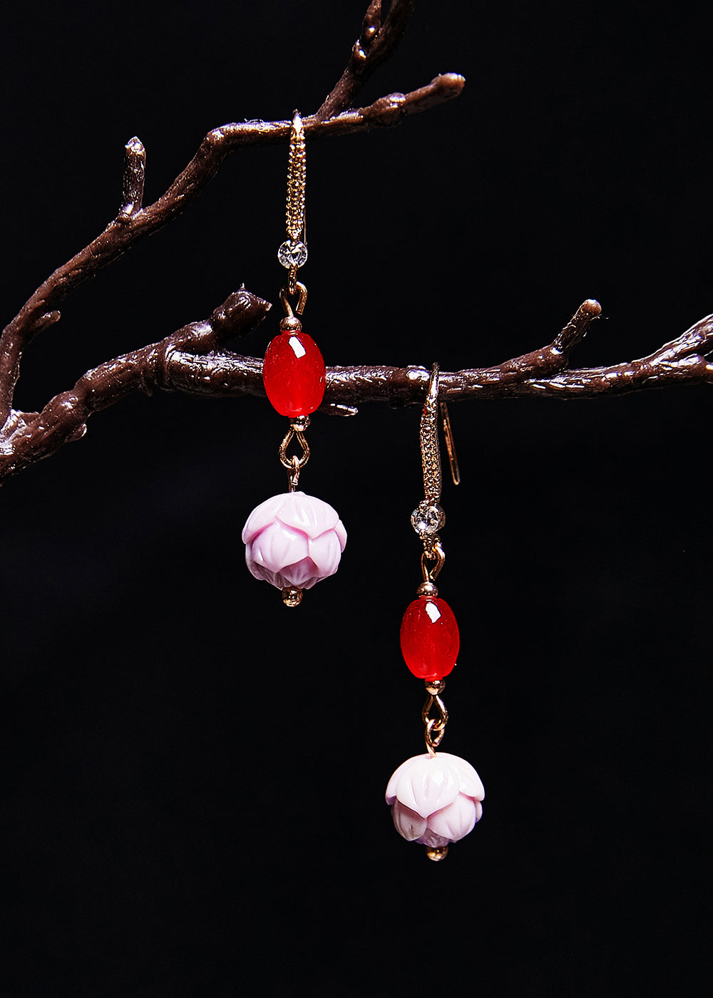 Boucles d'oreilles pendantes en pierre de fleur de Lotus fine, gemme rouge Boho - Amawinc