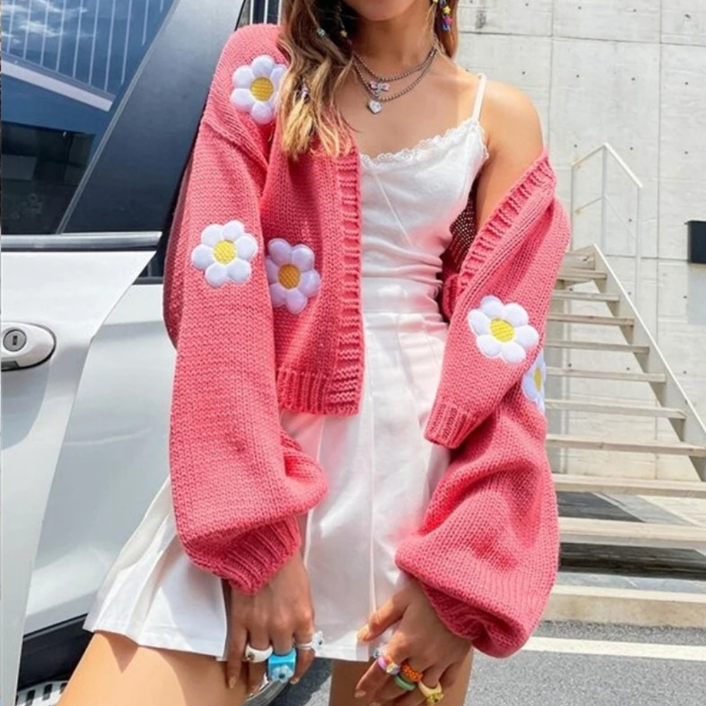 Damen-Strickjacke Fernanda: Elegant mit Blumenmuster