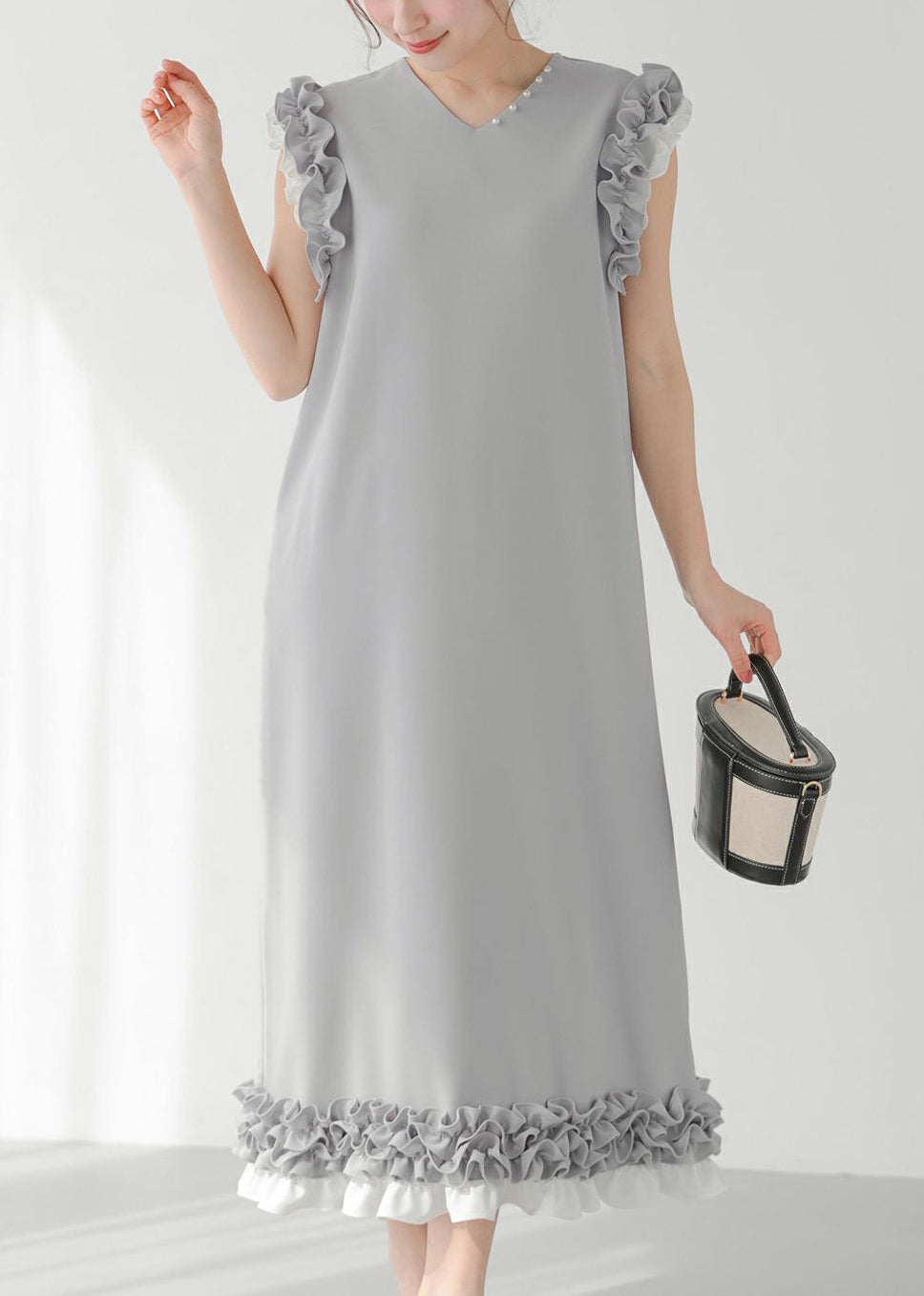 Robe droite chic grise à volants et perles en patchwork, sans manches - Amawinc