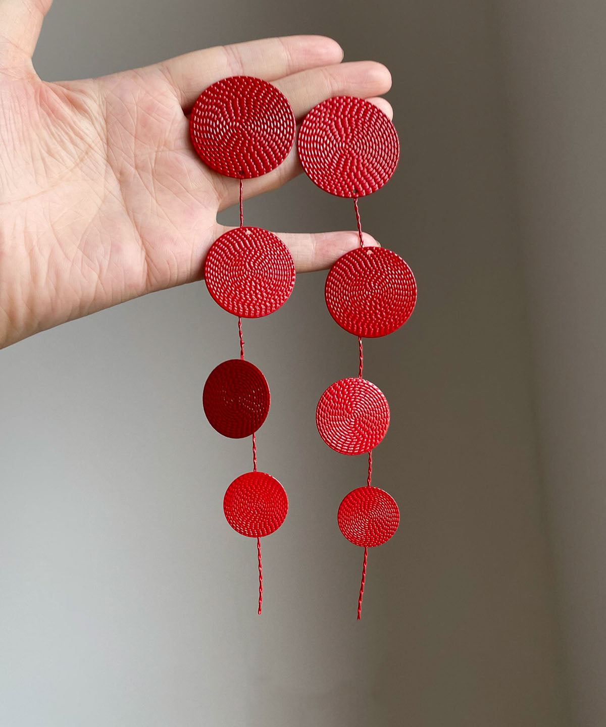 Boucles d'oreilles pendantes à pampilles et sequins rouges en métal de style chinois - Amawinc
