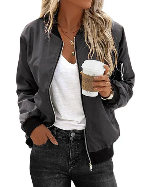 Avelena: Eine elegante, klassische Bomberjacke mit Taschen – ideal für alle Anlässe