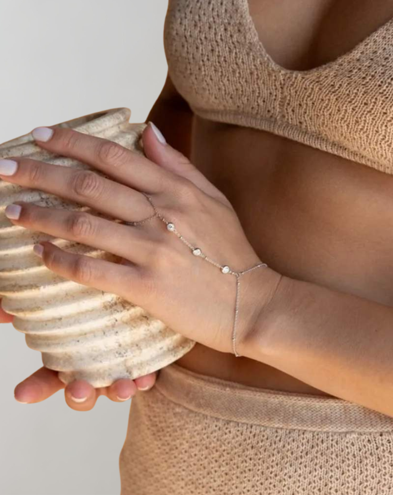 Eliza Bracelet Chaîne Pour Main Avec Cristal Bague Intégrée Pour Une Ambiance Été Raffinée
