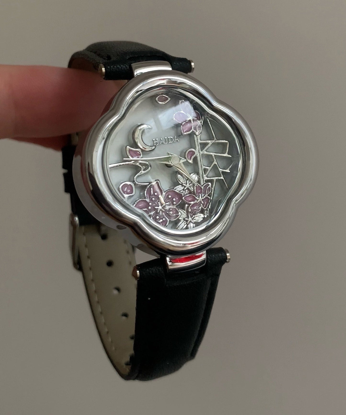 Jolies montres en métal noir, cuir et cristal Hardlex - Amawinc
