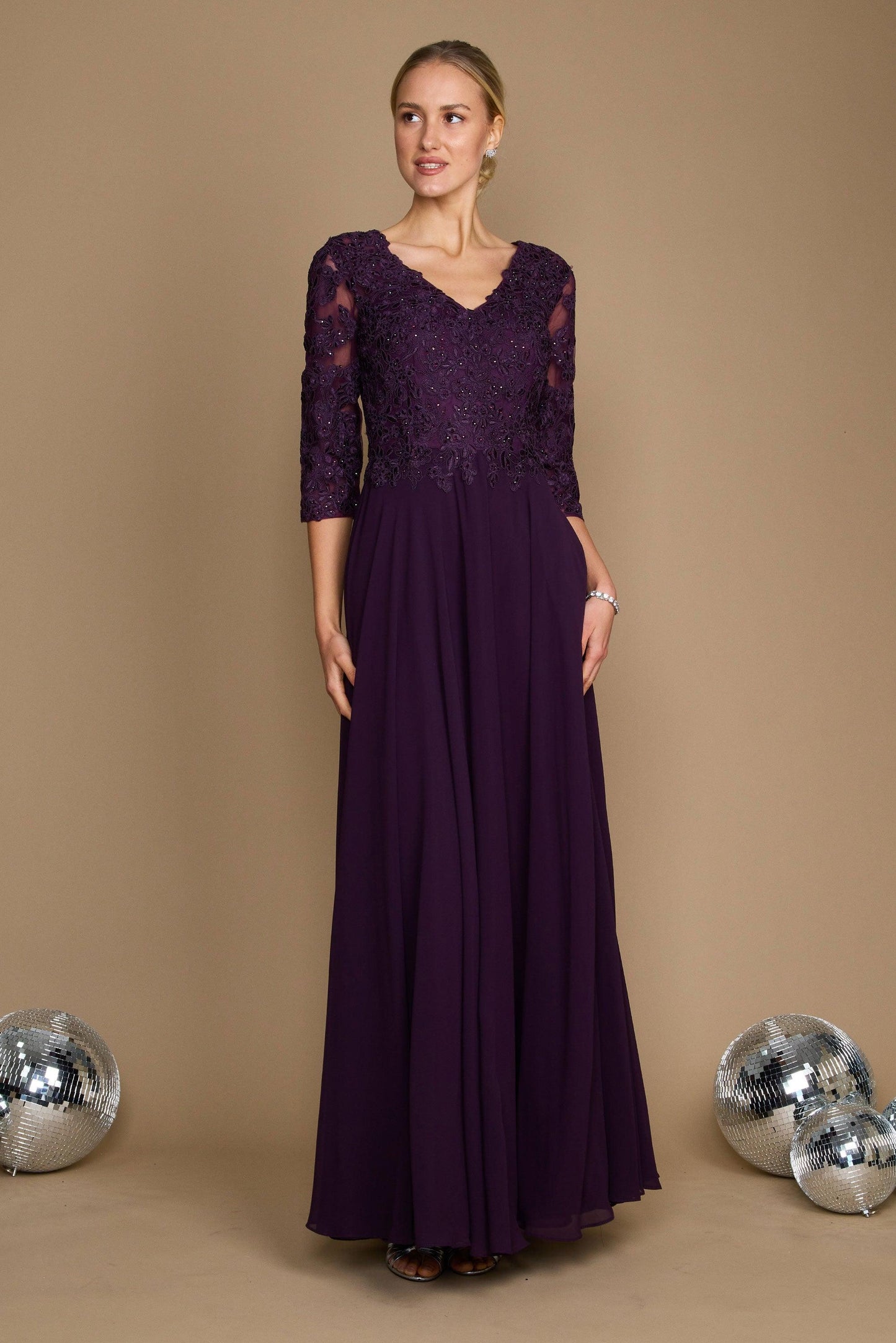 Robe Longue Chiffon Formelle Pour Mère De La Mariée Avec Corsage Orné De Perles Et Décolleté En V Manches Longues