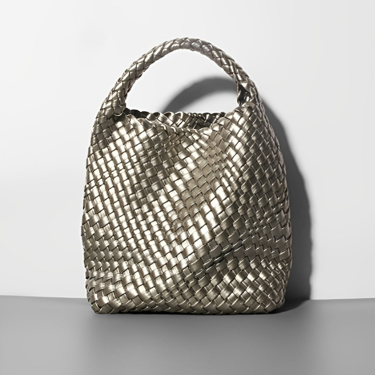 Handgefertigte Dianne Ledereimertasche aus weichem Leder