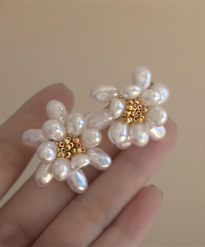 Boucles d'oreilles à tige élégantes en alliage de cuivre blanc avec perles florales - Amawinc