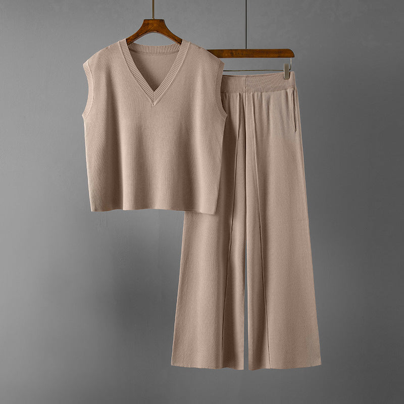 Elise Leroy Ensemble Tricot Deux Pièces Avec Pantalon À Jambe Large Et Débardeur À Encolure V
