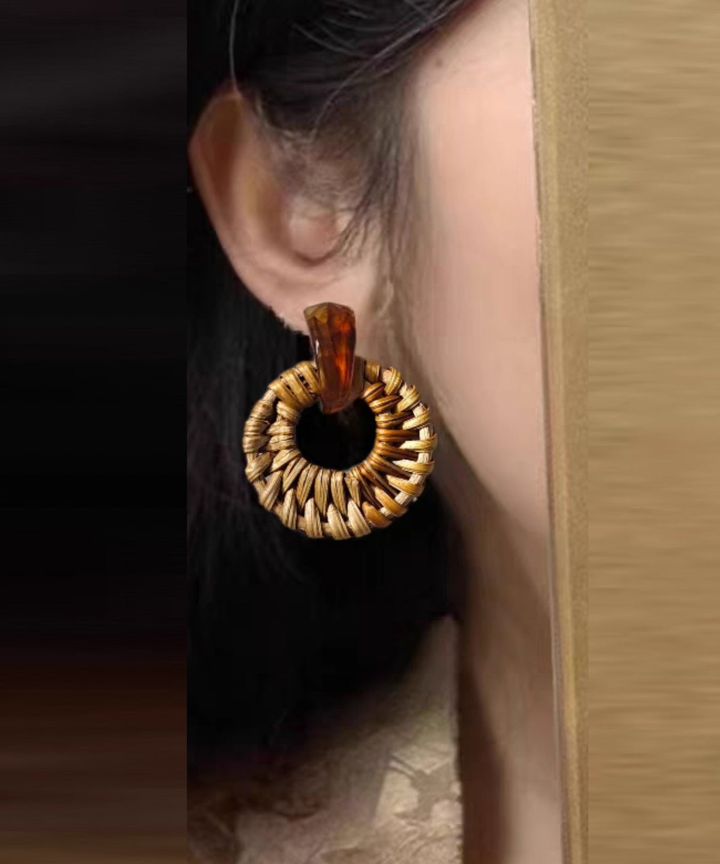 Boucles d'oreilles créoles tissées à la main en alliage jaune et bambou - Amawinc
