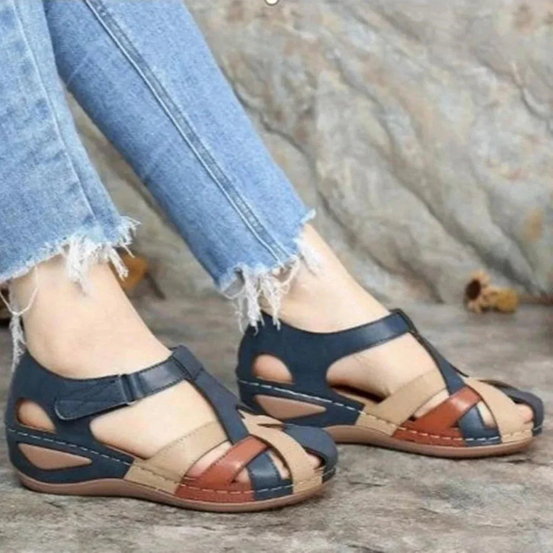Sandales Harriet Avec Dessus PU Aspect Cuir Durable À Bout Fermé Sangle Velcro Confort Et Découpes Respirantes