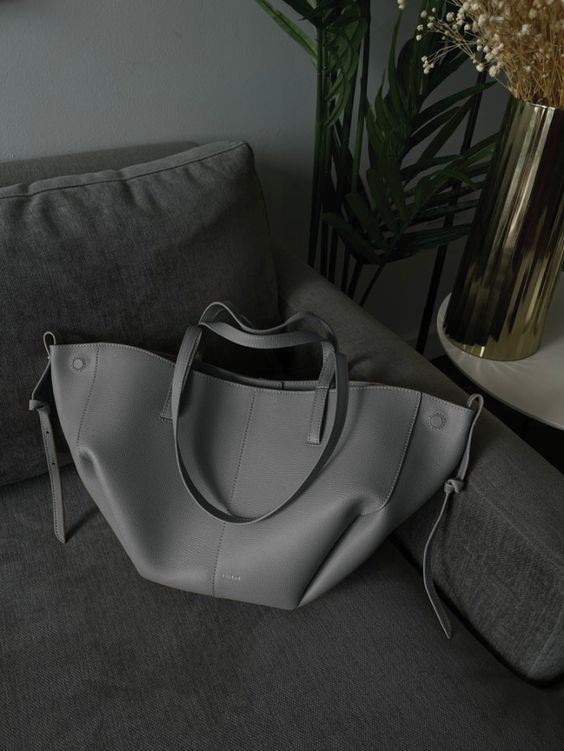 Amawinc Caroline Tote Sac Cabas En Cuir Grainé Surdimensionné Et Structuré Avec Silhouette Architecturale