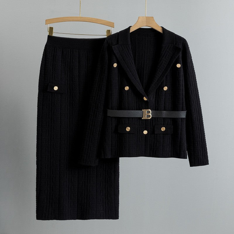 Le Nobiltà Milano Ensemble Par Sofia Amoretti Couture Moderne Avec Tissu Grille Et Boutons Métalliques