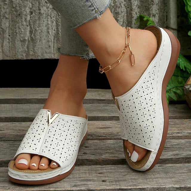 VIOLET – Orthopädische flache Sandalen mit Riemen