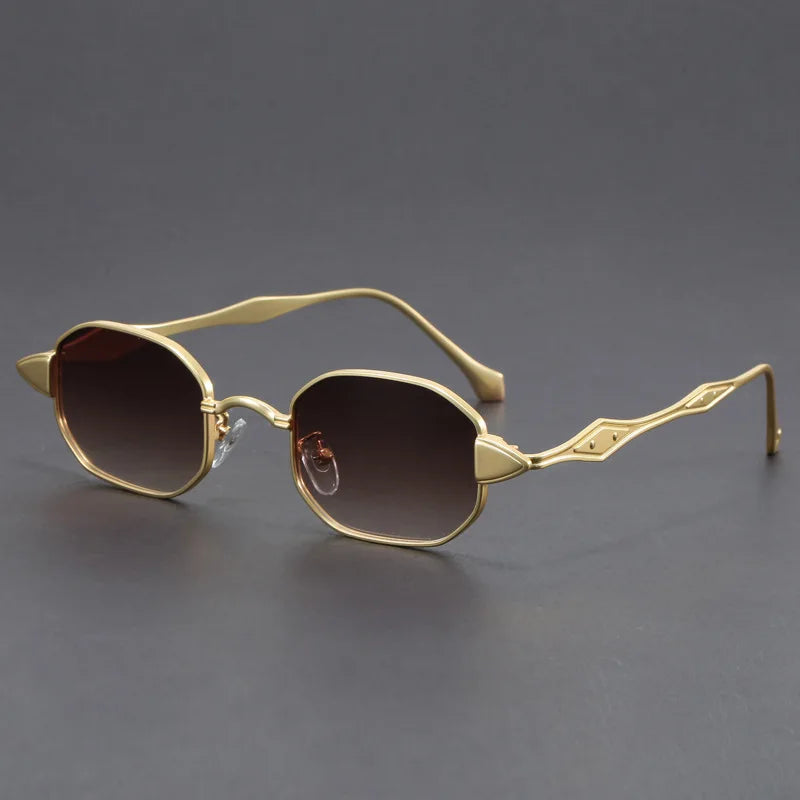 Lunara Lunettes Solaires Ovale À Pointe Rebelle Avec Bras Métalliques Sculptés Pour Définir Le Style