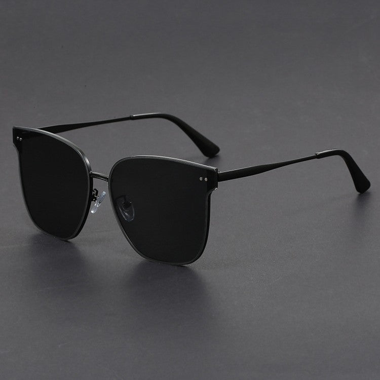 Lunettes Solaires Lyra Edge Avec Cadre Doré Léger Et Silhouette Métal Forme Oeil De Chat Et Protection UV