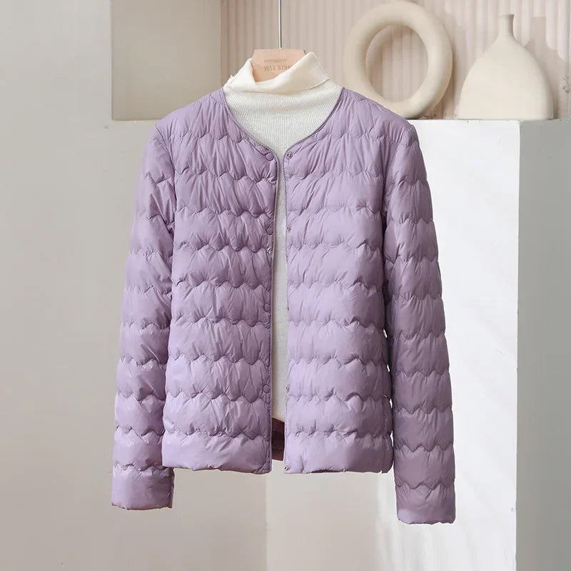 Doudoune Minimaliste Sans Col Matelassée En Duvet Avec Motif Ondulé Et Tissu Extérieur En Nylon Doux Résistant Au Vent