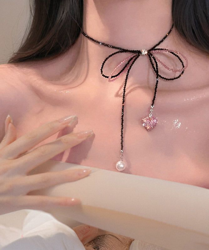 Collier moderne avec pendentif en dentelle et perles en zircon noir - Amawinc