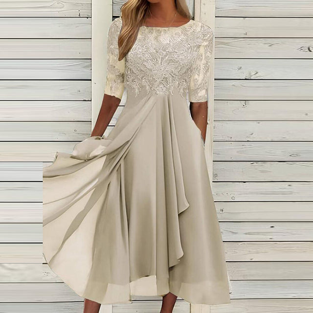 Spitzenbesetztes, halblanges Ballkleid