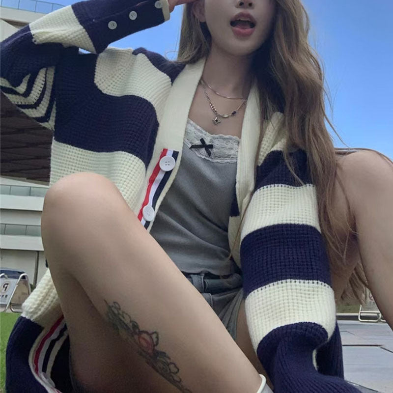 Damen lässiger Strickcardigan mit gestreiftem Muster und praktischen Taschen Amawinc