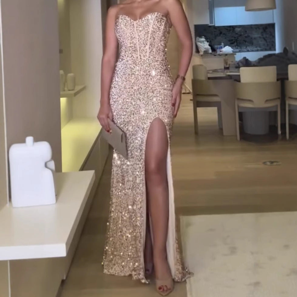 Elegantes trägerloses Fischschwanz-Abendkleid von Fudus mit gespaltenem Saum