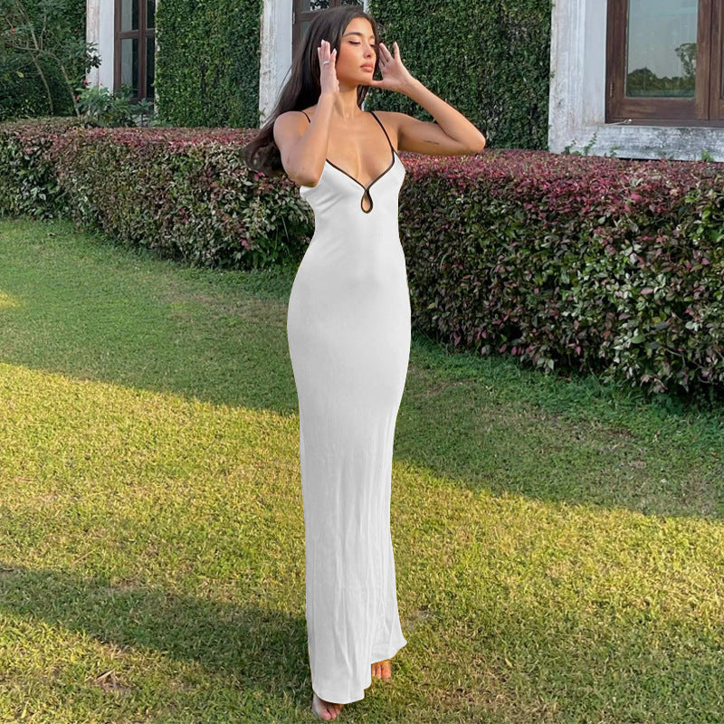 Robe Slip Féminine Look Satiné Élégant Coupe Slim Bretelles Fines Détail Ouverture En Forme De Clé