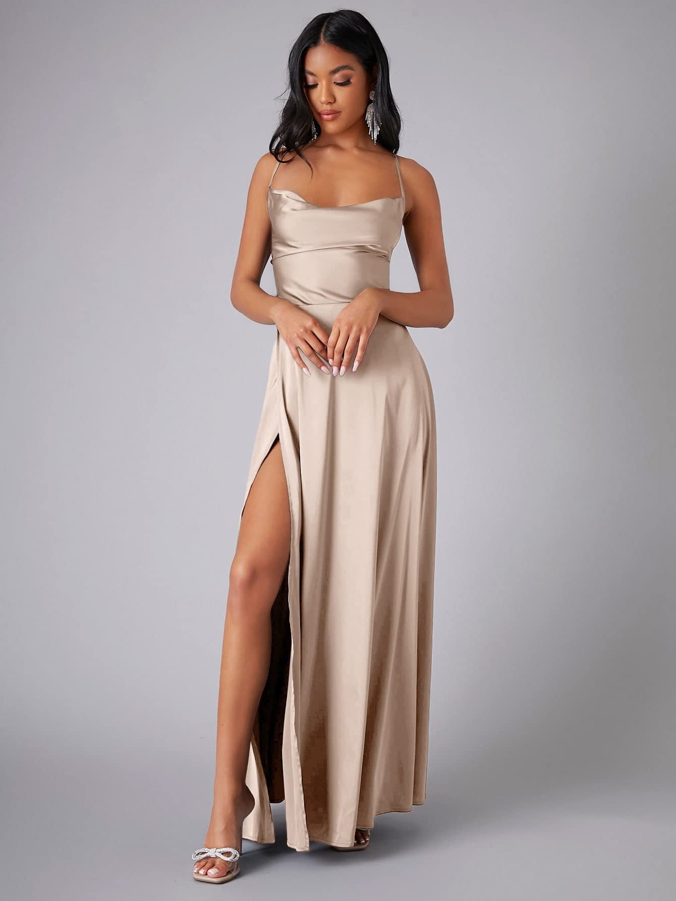 Elegantes, trägerloses, taillenkurzes Maxikleid von Fudus