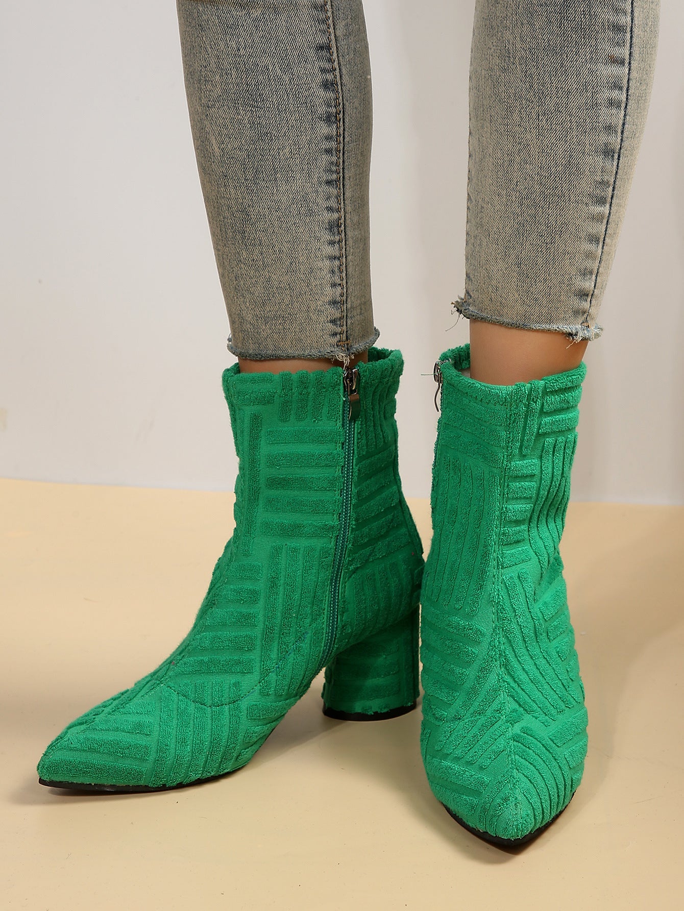 Damen Stiefeletten mit zeitgemäßem Strickdesign und komfortablem Blockabsatz Amawinc