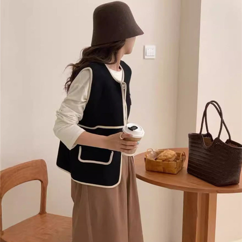 Damen Stilvolle Weste mit kontrastierenden Taschen und Knopfdetails Amawinc