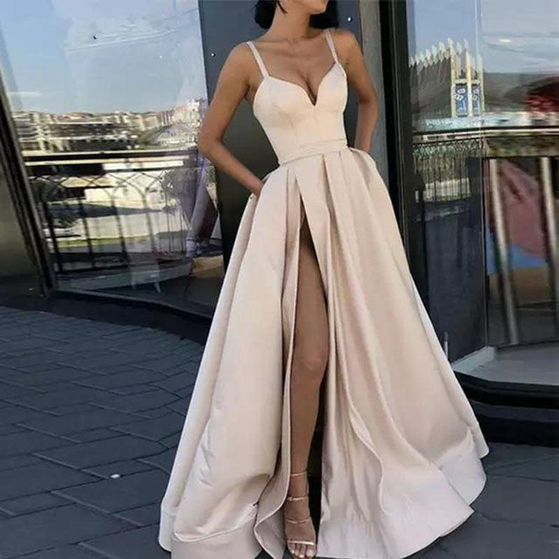 Elegantes, schlankes, bodenlanges Abendkleid von Fudus